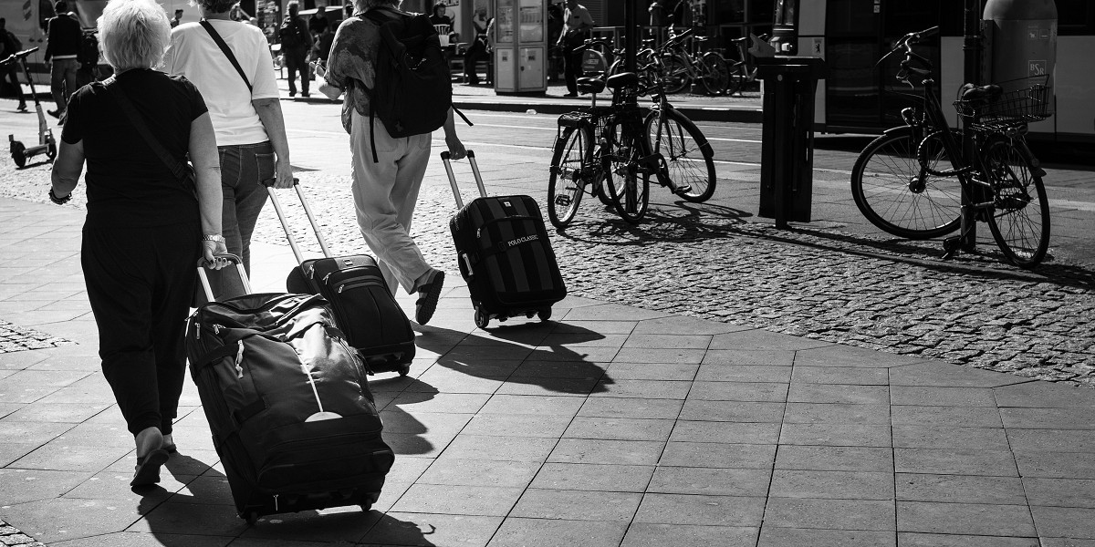 Más municipios del área de Barcelona se suman al veto a los pisos turísticos